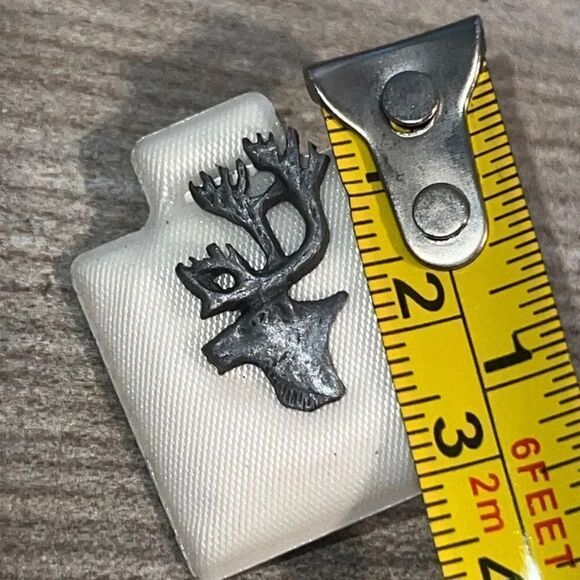 Moose/Deer
Lapel Pin Hand Carved Pewter Tone - Picture 5 of 5